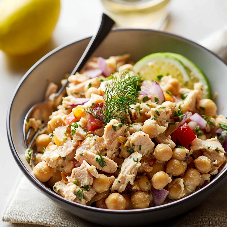 Ekspresna salata od slanutka i tunjevine